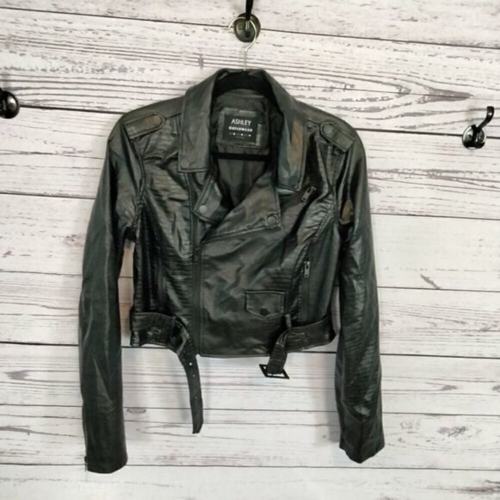 "Ashley outerwear" jacket 🧥 